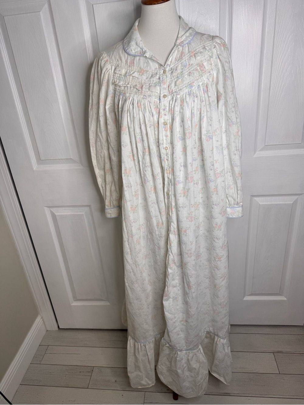 Vtg 90s Eileen West for Queen Annes Lace Floral Cotton Nightgown Ruffle Dress M